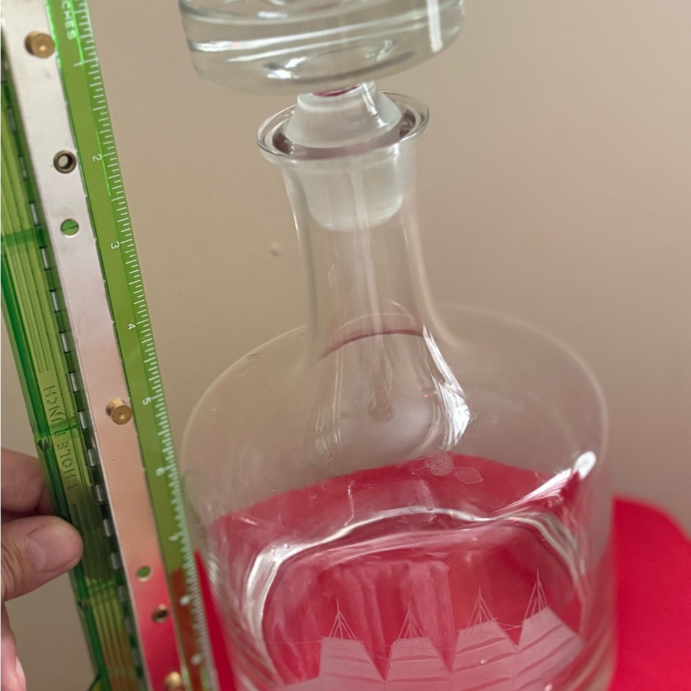 Vintage, collectible ship 🚢 engraved rare decanter. - Picture 4 of 4